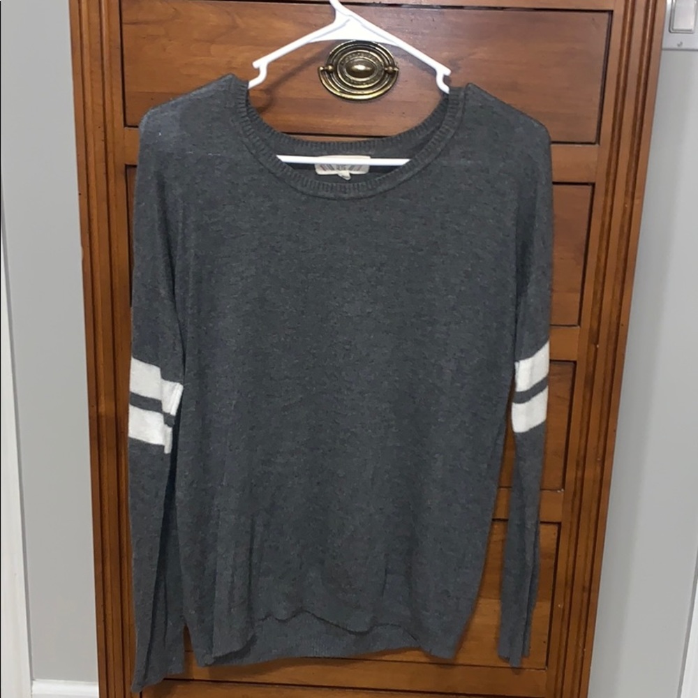 Long sleeve shirt with striped sleeves